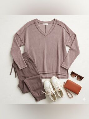 NWOT Zenana Mocha Textured Exposed Seam V-Neck Long Sleeve Tee S/M